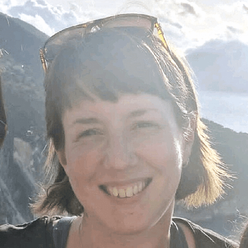 graphic with photo of wmnsWORK alumna, Njeri Gachuhi, owner of The Travelling Wakili based out of Kenya