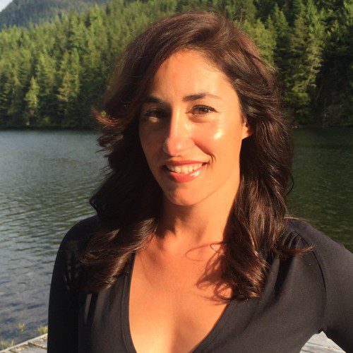 graphic with photo of wmnsWORK alumna, Njeri Gachuhi, owner of The Travelling Wakili based out of Kenya