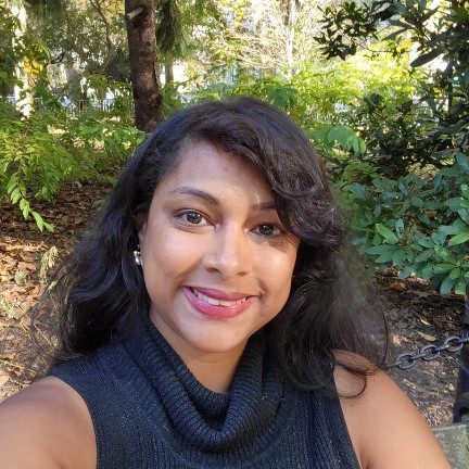 graphic with photo of wmnsWORK alumna, Njeri Gachuhi, owner of The Travelling Wakili based out of Kenya