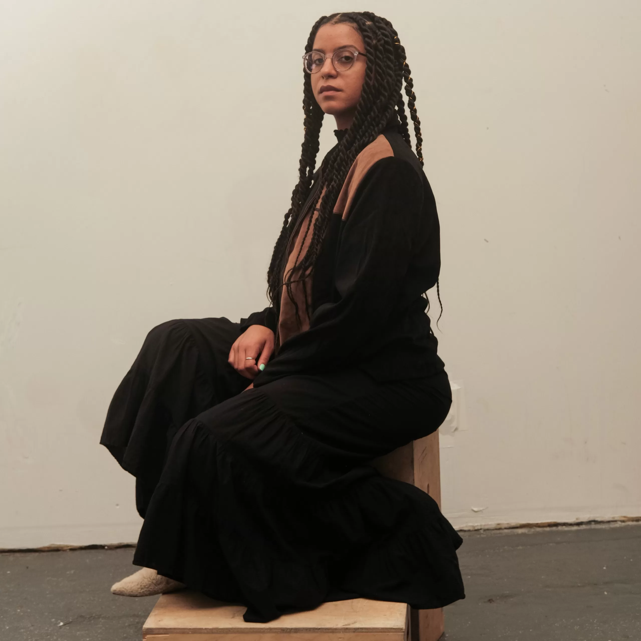 graphic with photo of wmnsWORK alumna, Njeri Gachuhi, owner of The Travelling Wakili based out of Kenya