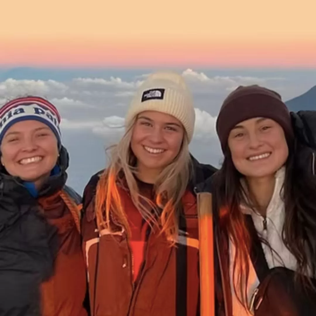 graphic with photo of wmnsWORK alumna, Njeri Gachuhi, owner of The Travelling Wakili based out of Kenya